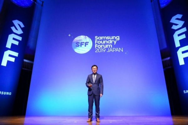 삼성전자 정은승 파운드리 사업부장이 4일 일본 도쿄 인터시티홀에서 열린 '삼성 파운드리 포럼 2019 재팬'에서 기조연설을 하고 있다. 삼성전자 제공