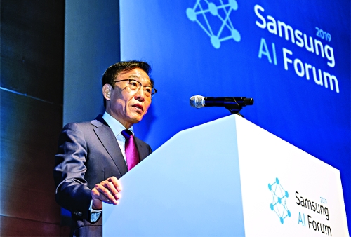 삼성전자 서울 서초사옥에서 열린 ‘삼성 AI 포럼 2019’에서 김기남 부회장이 개회사를 하고 있다. 삼성전자 제공
