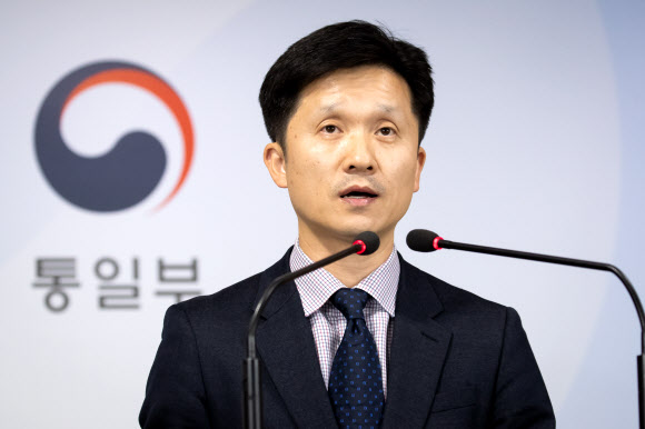 이상민 통일부 대변인이 7일 정부서울청사에서 브리핑을 하고 있다.연합뉴스