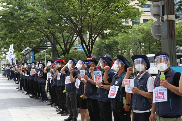 전국가전통신서비스노동조합 코웨이지부(CS닥터)가 6일부터 서울 구로구 넷마블 본사 앞에서 무기한 집회에 돌입했다. (사진=김민호 기자)